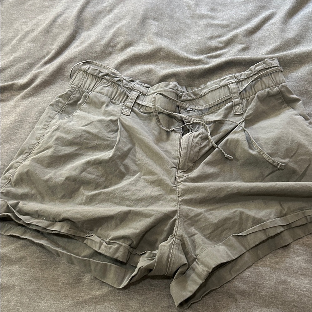 American Eagle high rise trouser short